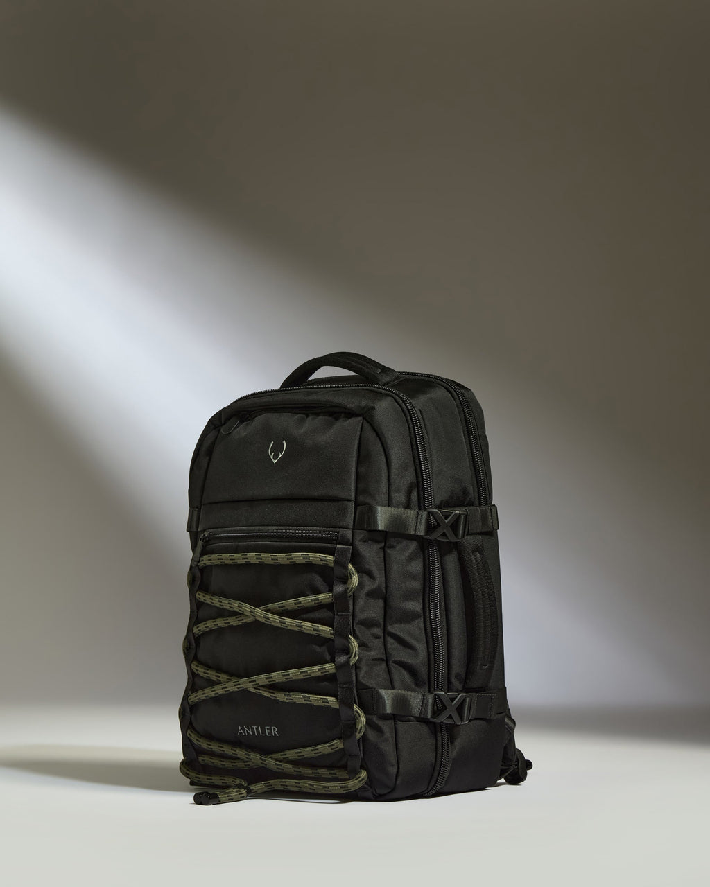 Discovery 28L Backpack in Carbon Black