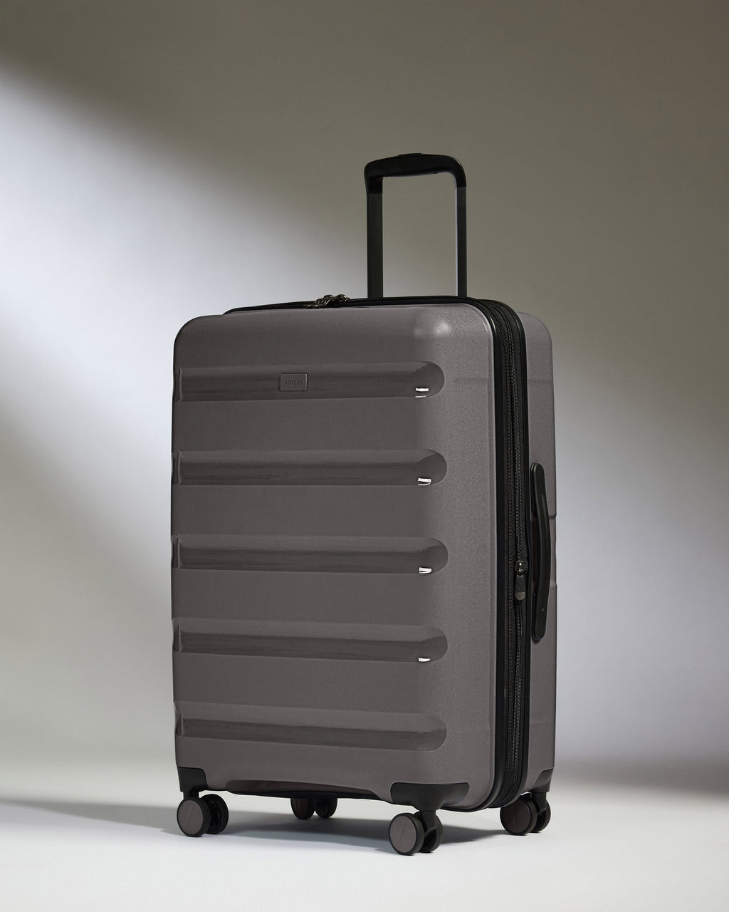 Medium Suitcase in Gloss Gull Grey - Logo Stripe