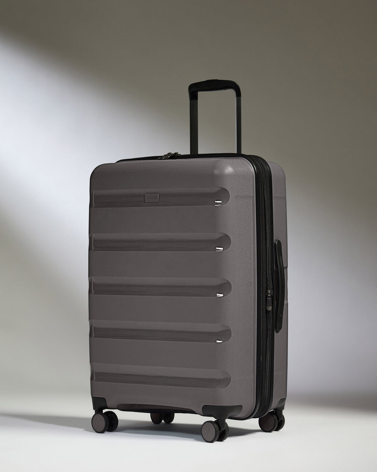 Medium Suitcase in Gloss Gull Grey - Logo Stripe