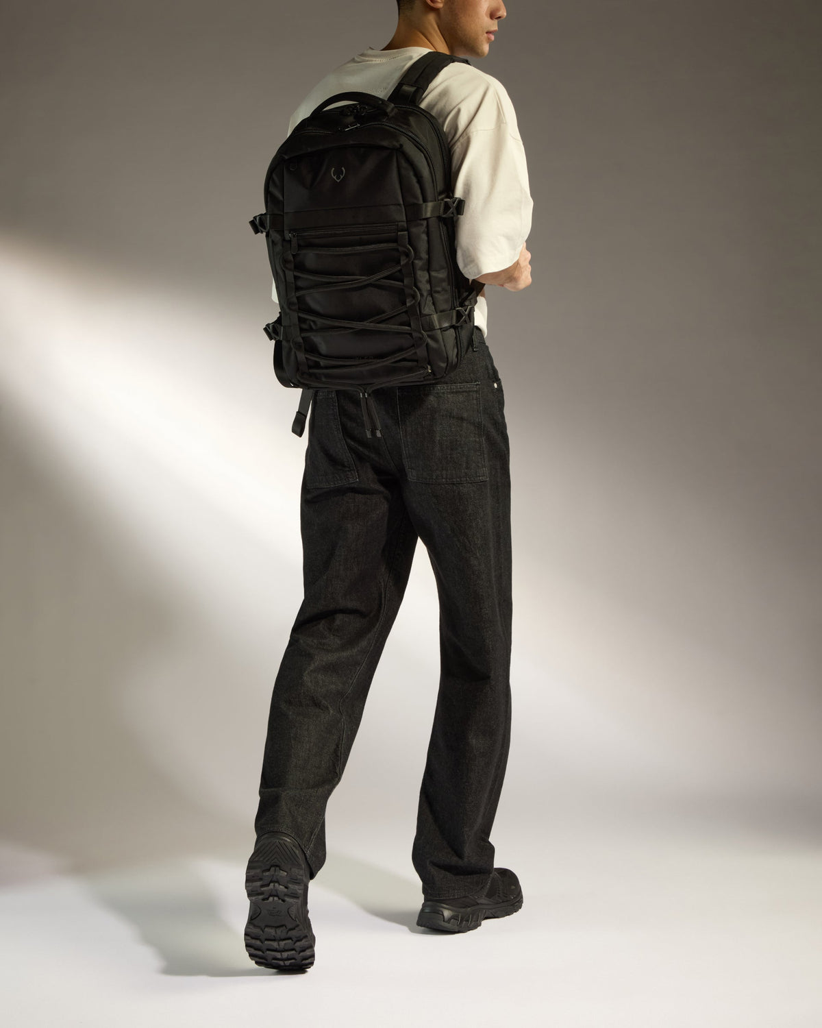 Discovery 28L Backpack in Black