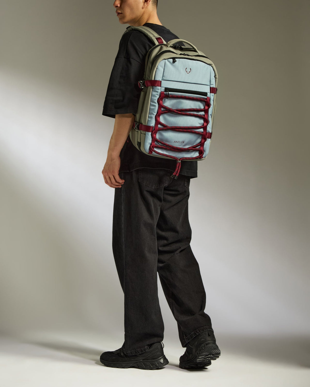 Discovery 28L Backpack in Mist Blue