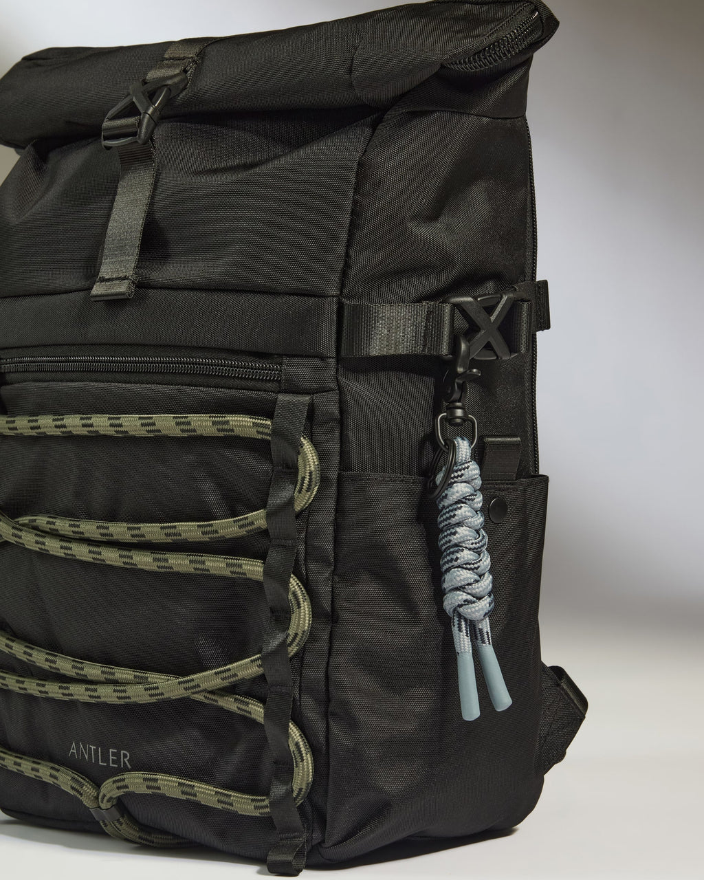 Discovery Keyring in Mist Blue