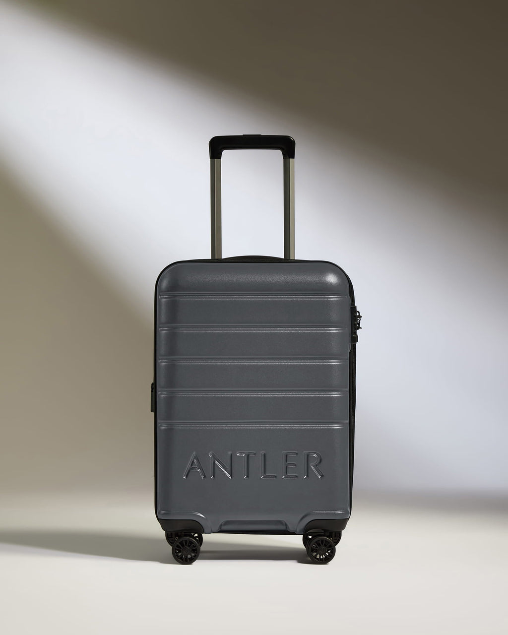 Expandable Suitcase Set in Granite - Logo