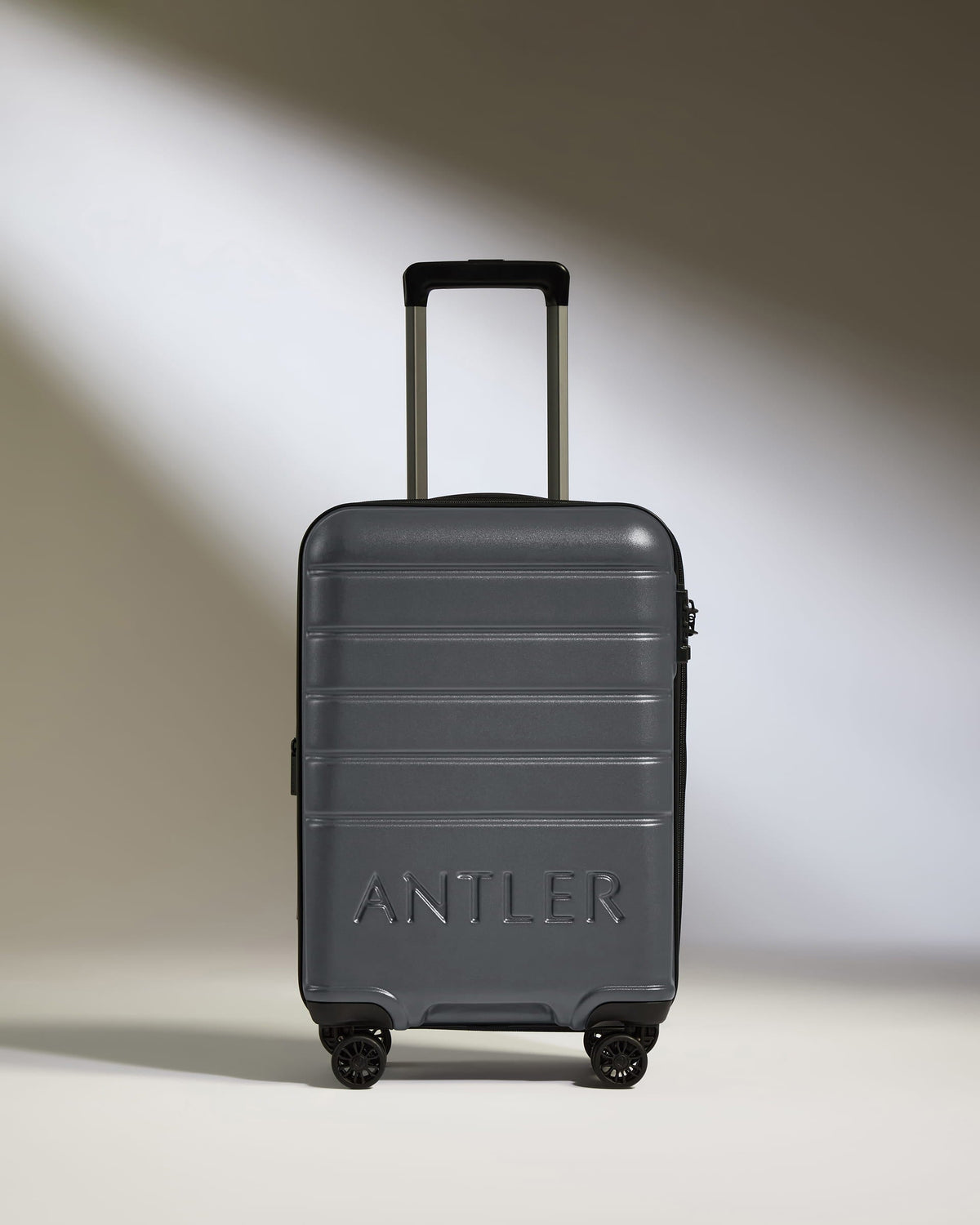 Expandable Suitcase Set in Granite - Logo