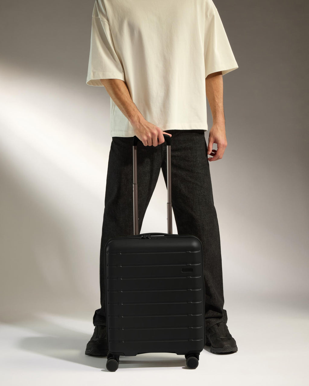 Cabin Suitcase in Midnight Black - Stamford 2.0