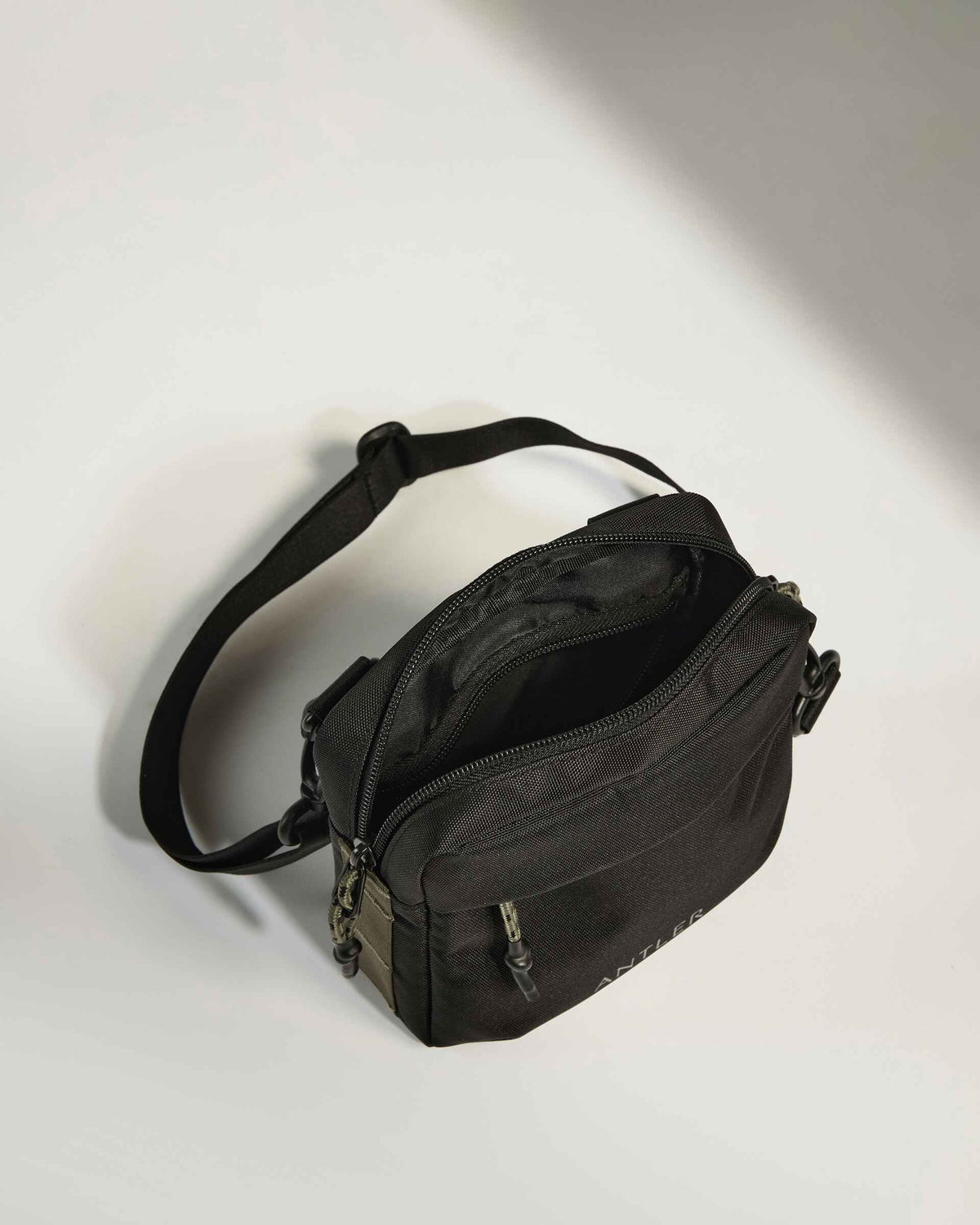 Discovery Crossbody Bag in Carbon Black