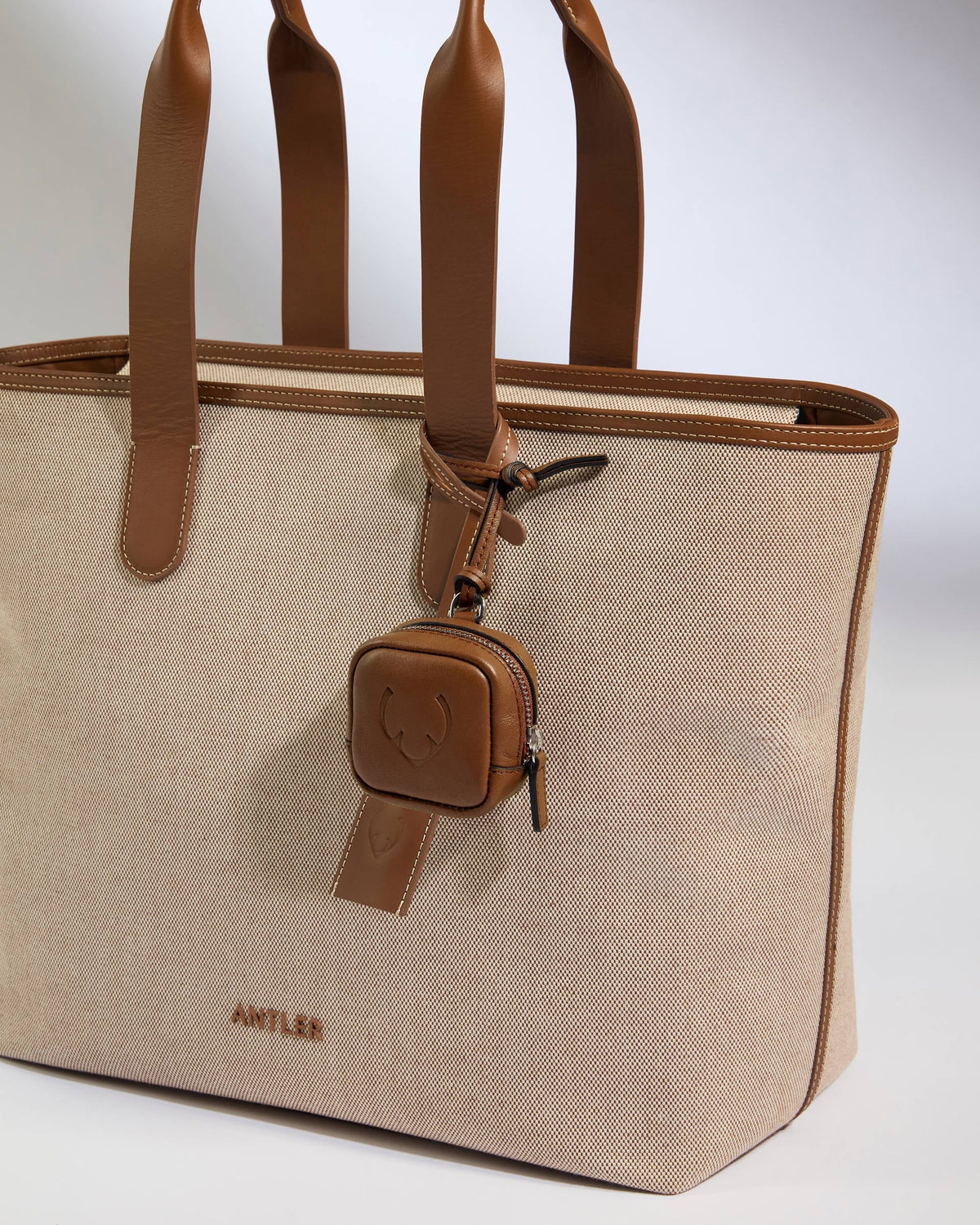 Heritage Leather AirPods Case in Tan