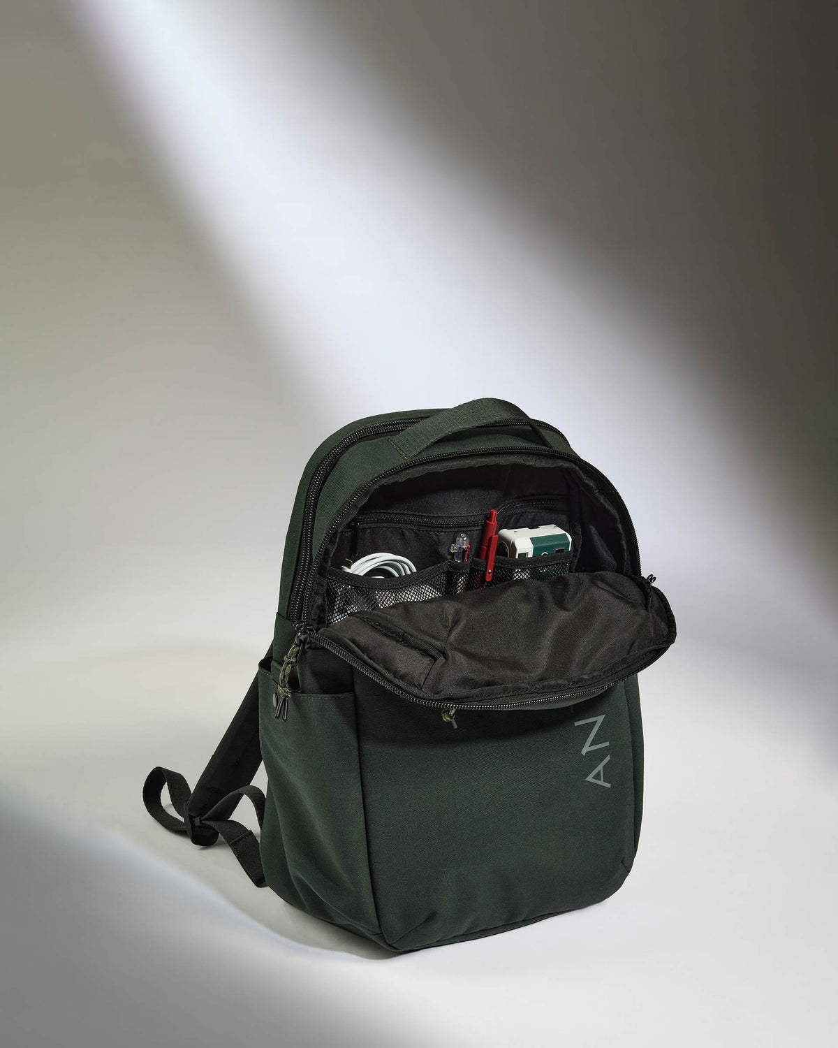 Discovery Light Backpack in Dark Forest Green