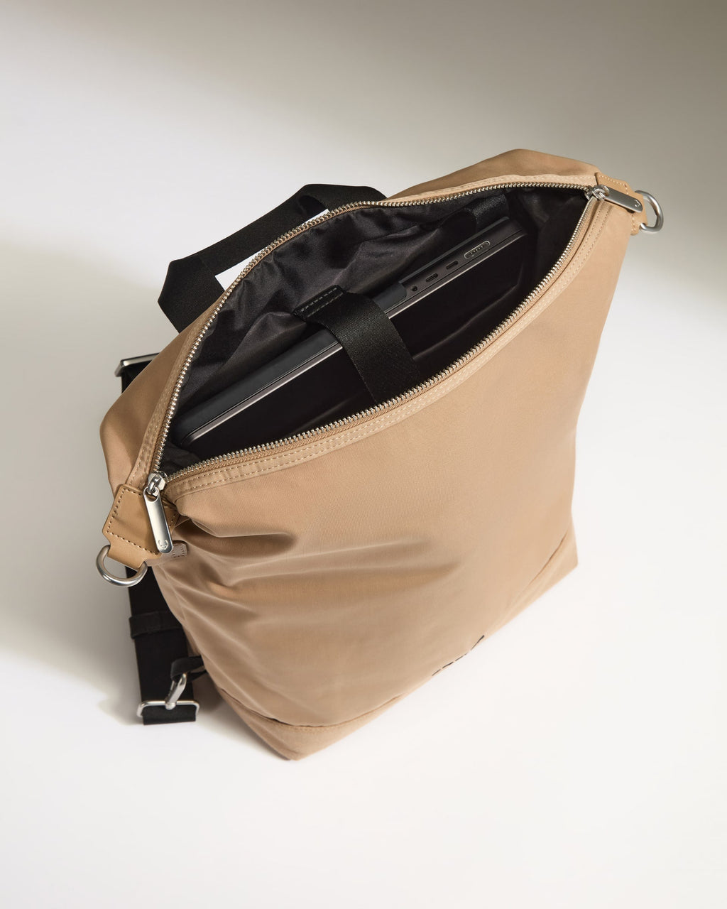 Icon 2-in-1 Tote Backpack in Sand