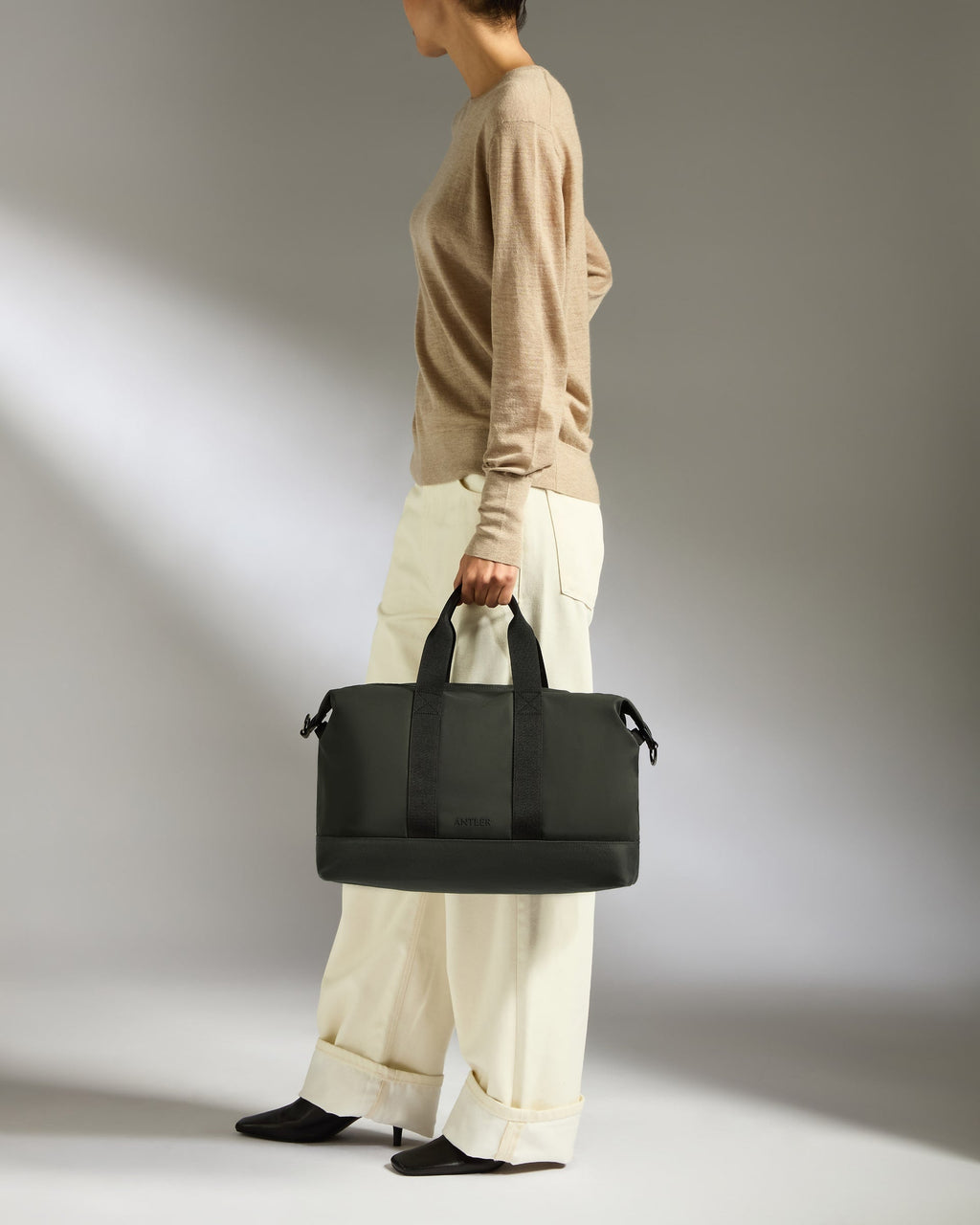Icon Overnight Bag in Dark Khaki Green