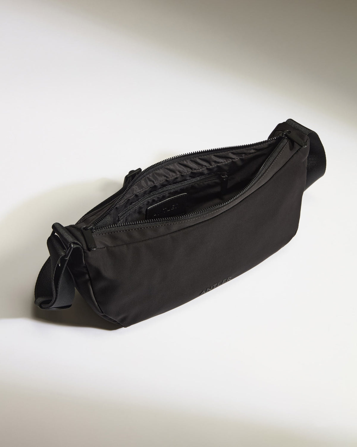 Icon Slingbag in Black