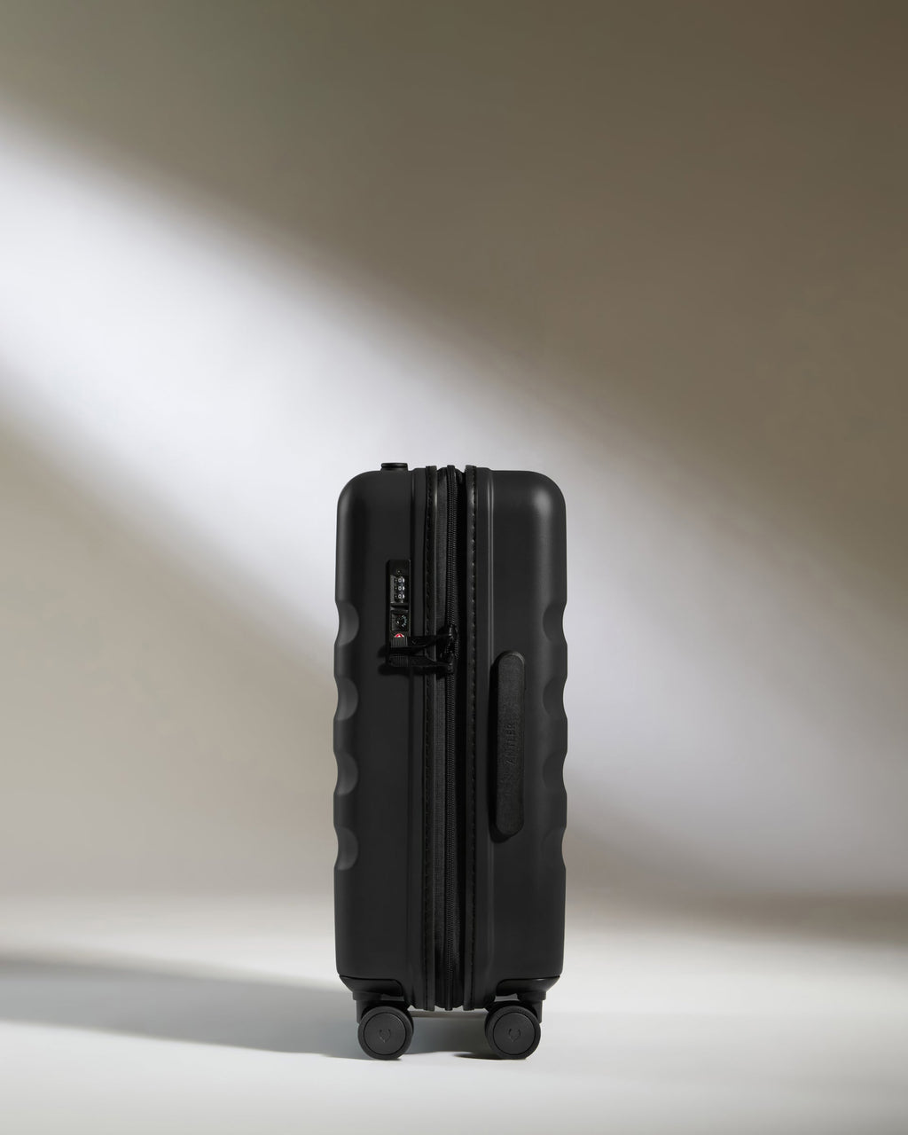 Cabin Suitcase in Black - Icon Stripe