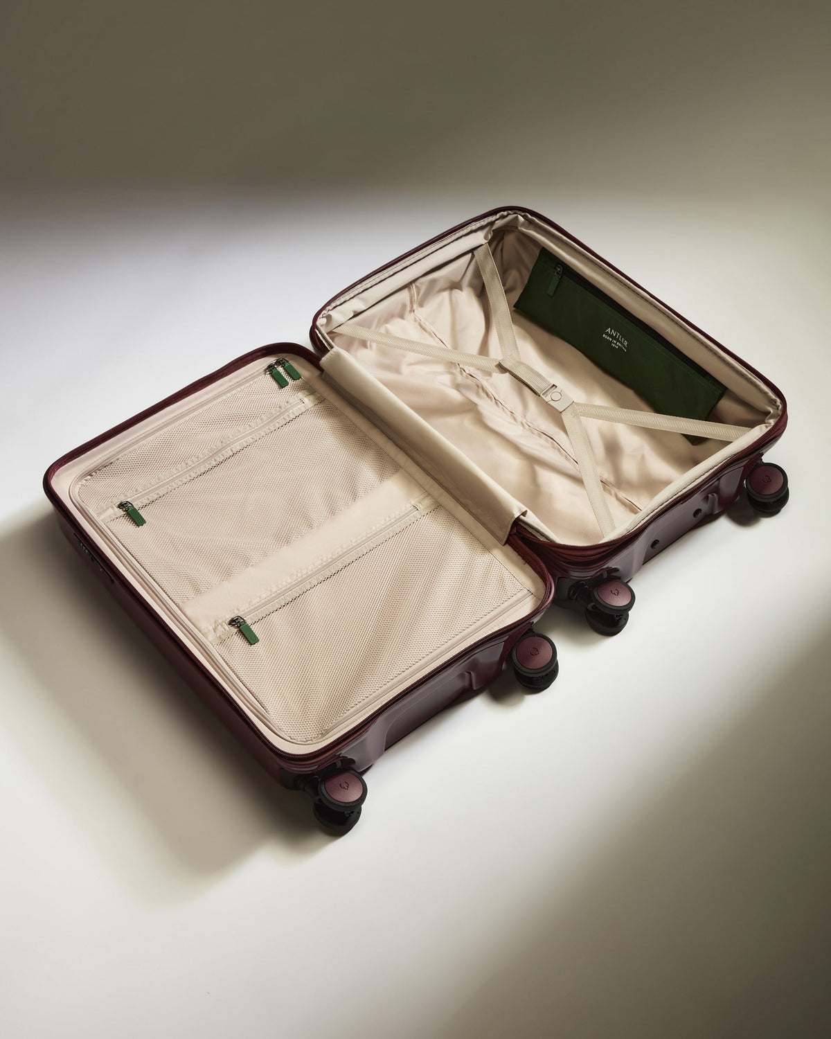 Medium Suitcase in Cedar Red Gloss - Icon Stripe