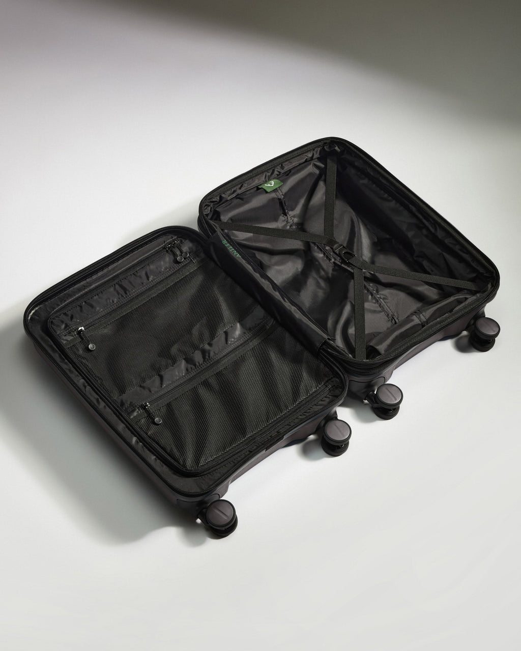 Expandable Cabin Suitcase in Gloss Gull Grey - Logo Stripe