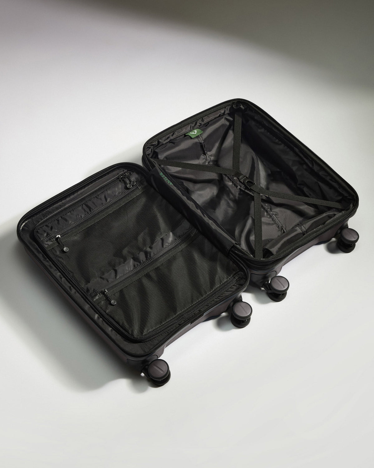 Expandable Cabin Suitcase in Gloss Gull Grey - Logo Stripe