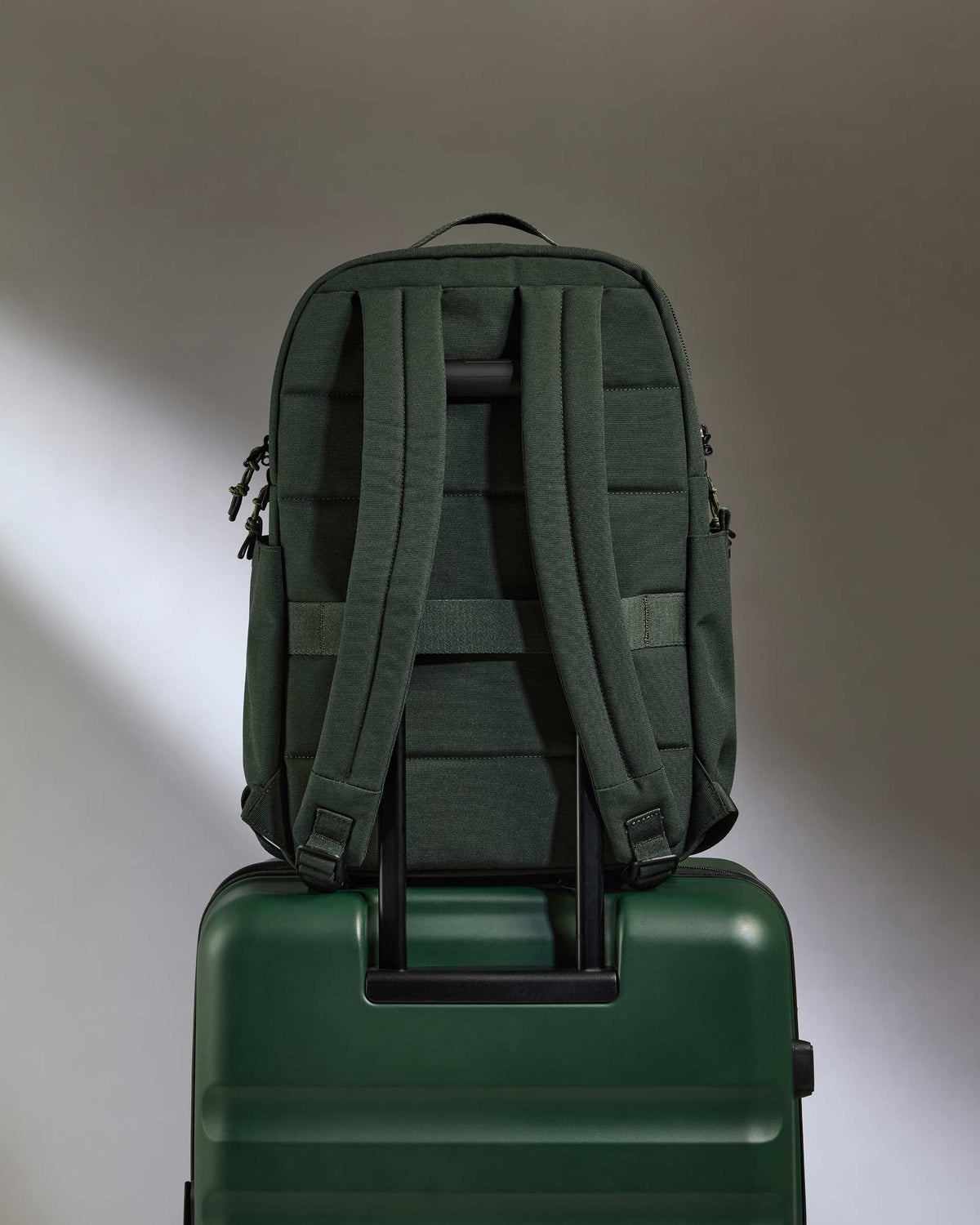 Discovery Light Backpack in Dark Forest Green