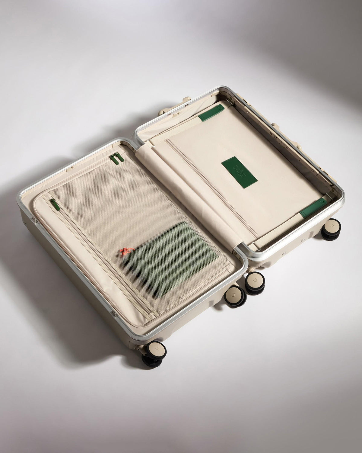 Medium Suitcase in Sandstone - Heritage Stripe