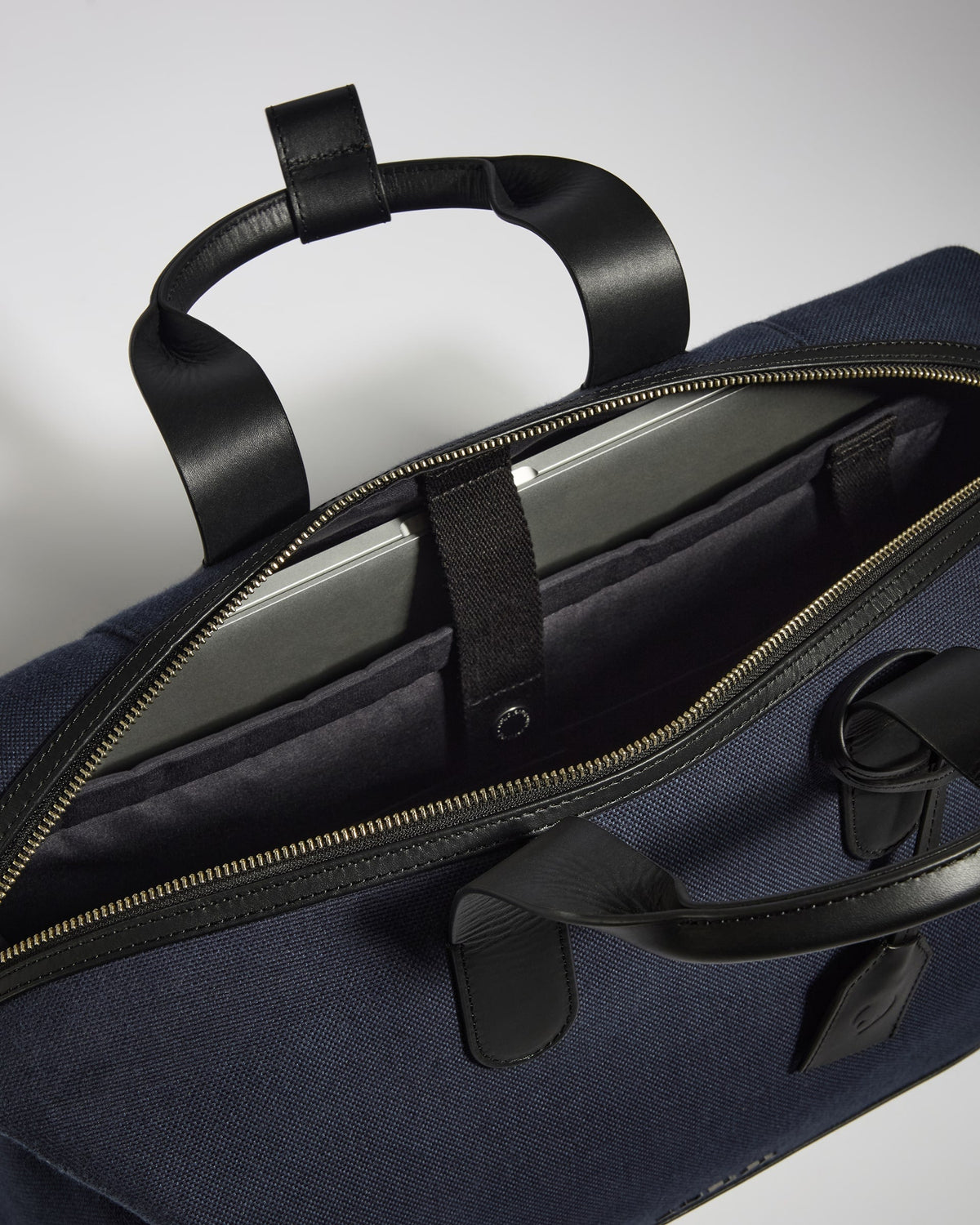 Heritage Overnight Bag in Navy