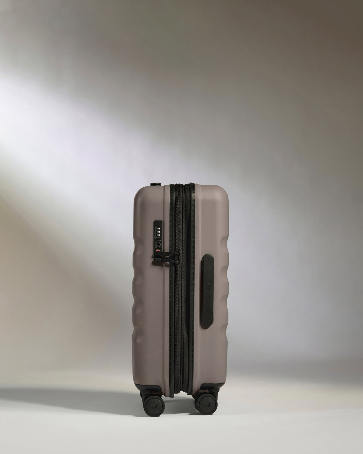 Expandable Cabin Suitcase in Pebble Grey - Icon Stripe