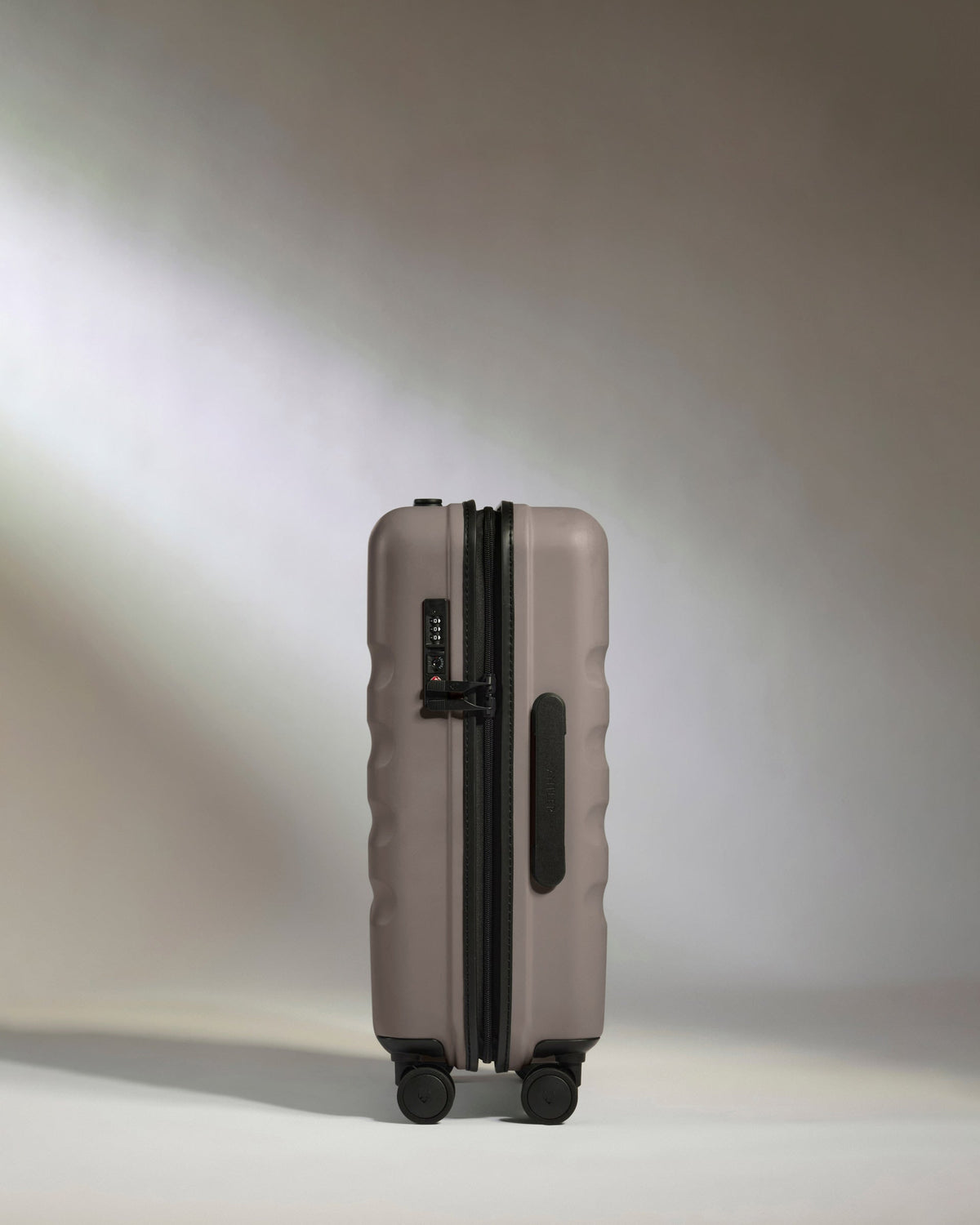 Cabin Suitcase in Pebble Grey - Icon Stripe