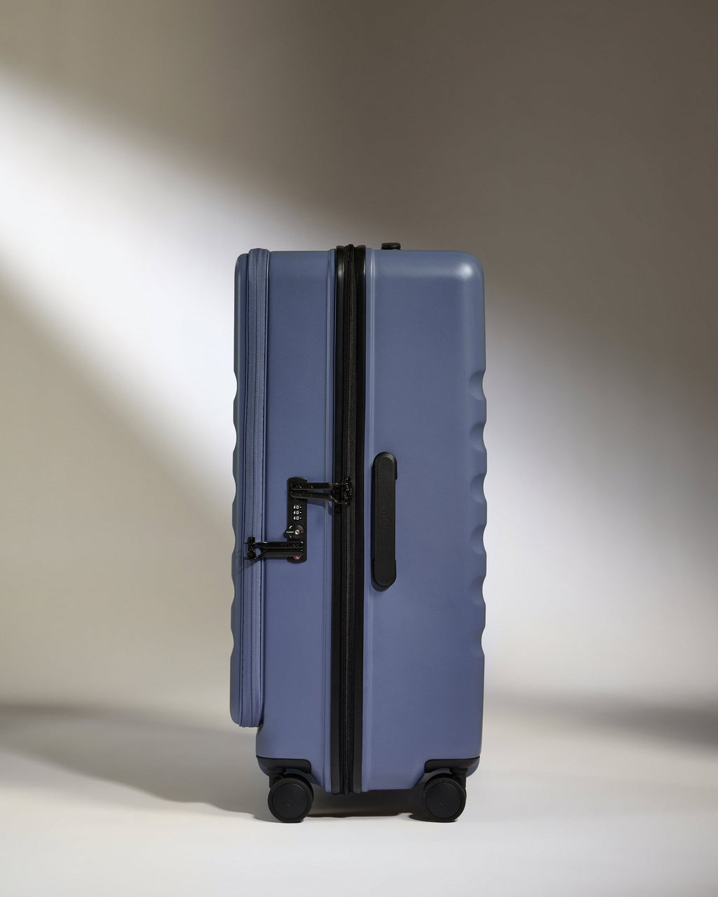 Dual Opening Large Suitcase in Ocean Blue - Icon Stripe