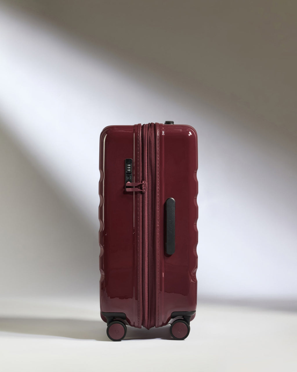 Medium Suitcase in Cedar Red Gloss - Icon Stripe