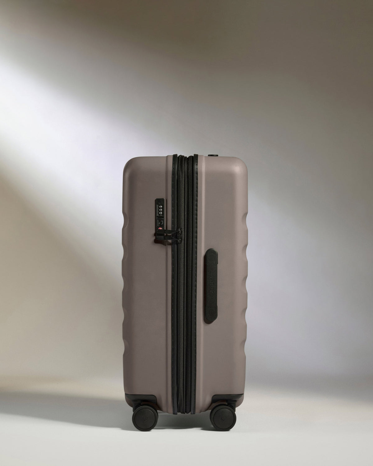 Medium Suitcase in Pebble Grey - Icon Stripe