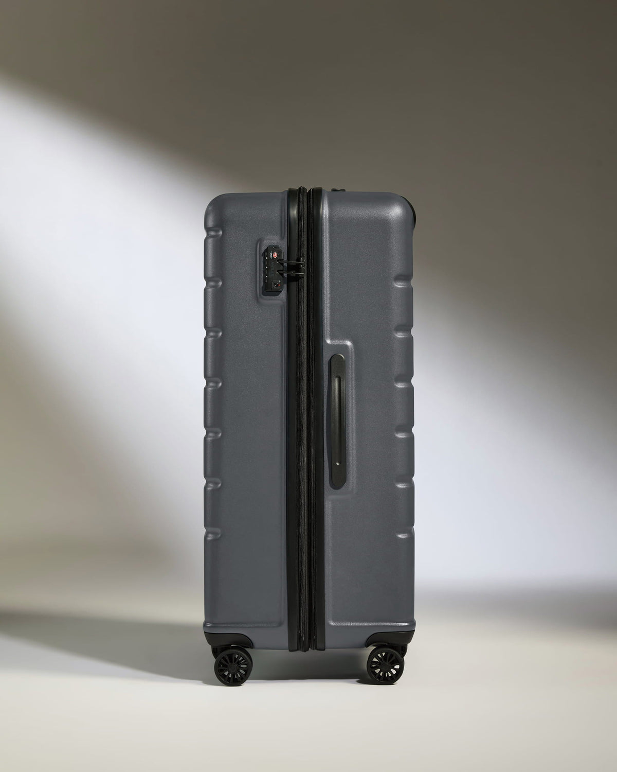 Expandable Suitcase Set in Granite - Logo