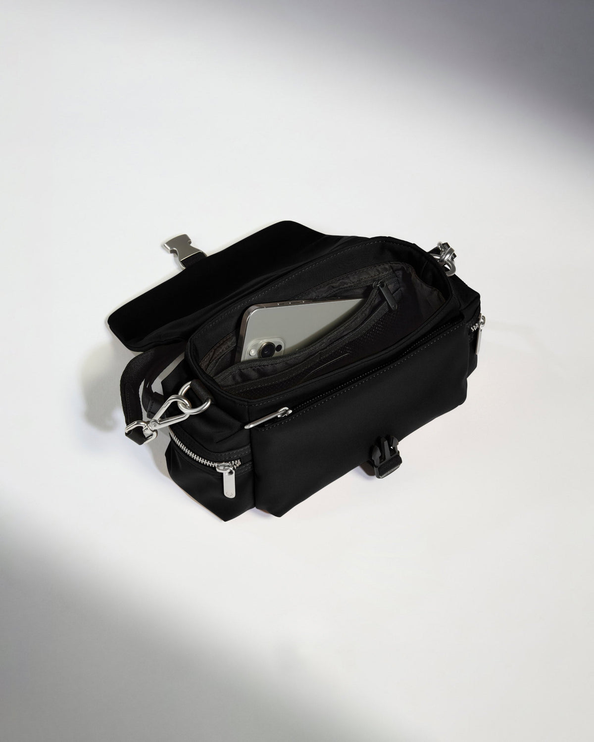 Icon Mini Messenger in Black