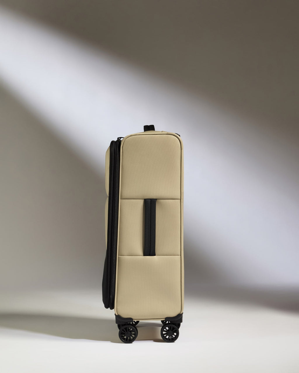 Lightest Medium Suitcase in Sand - Soft Stripe 2.0