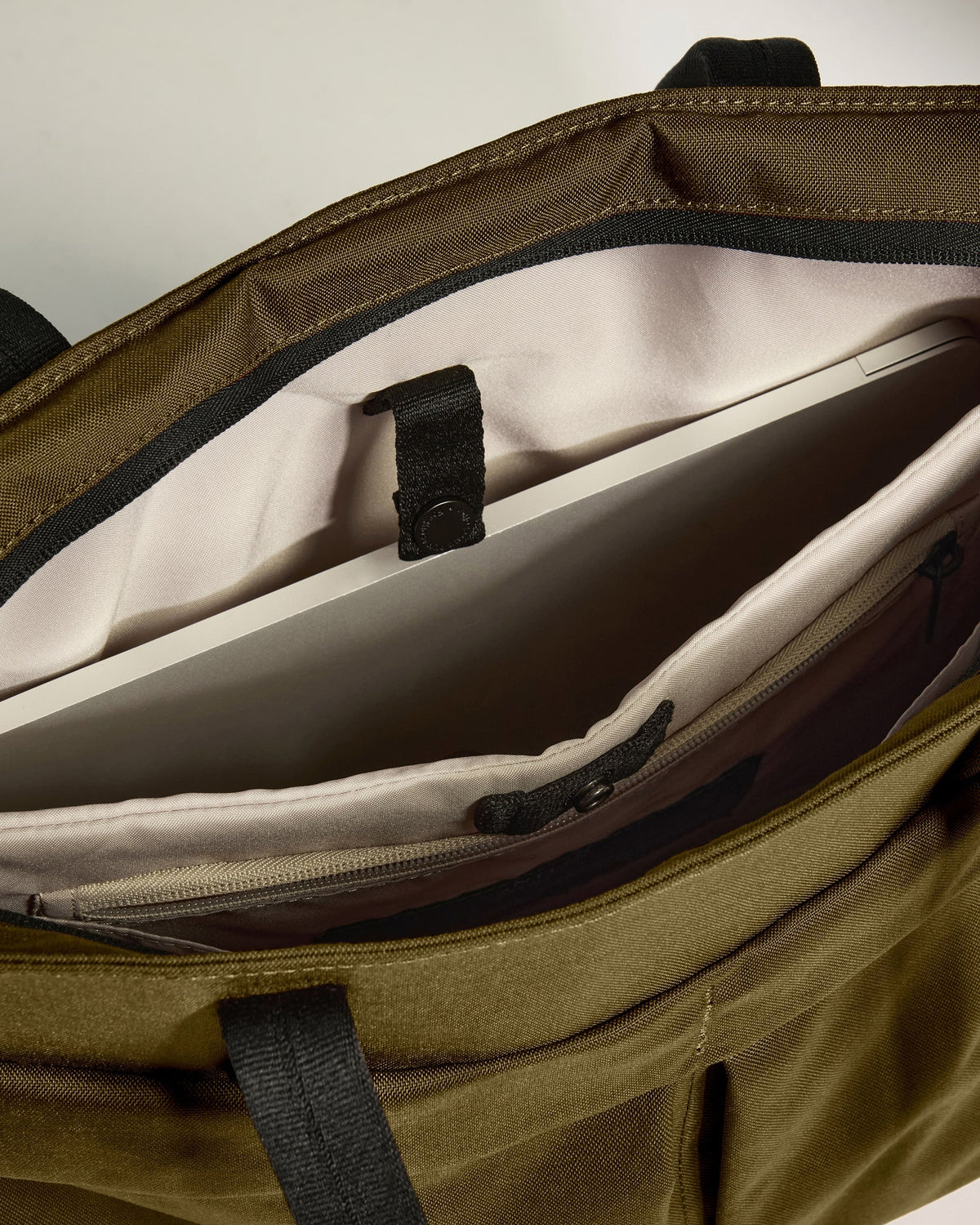 Urban Core Tote Bag in Olive Green