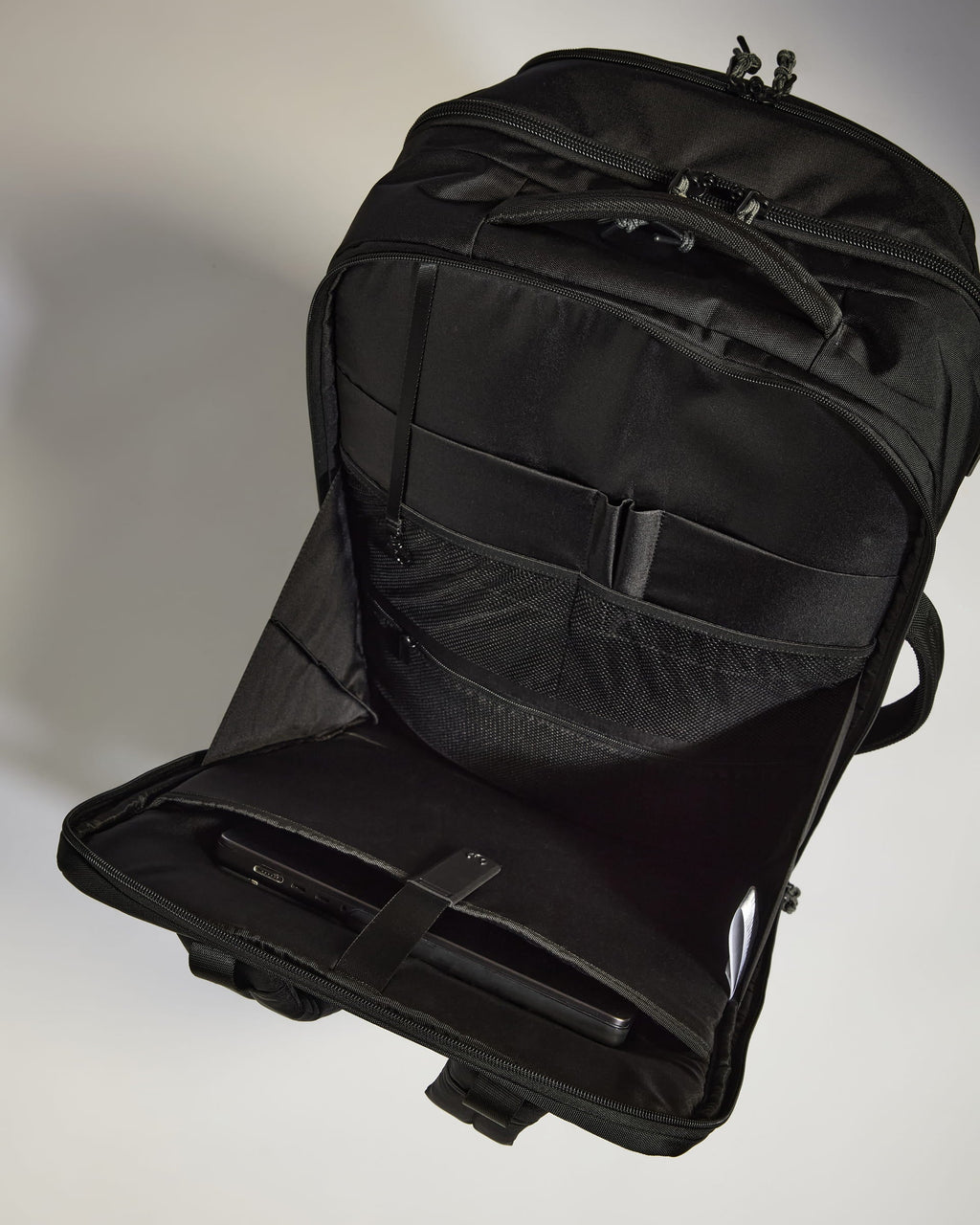 Discovery 60L Hybrid Duffle Backpack in Black