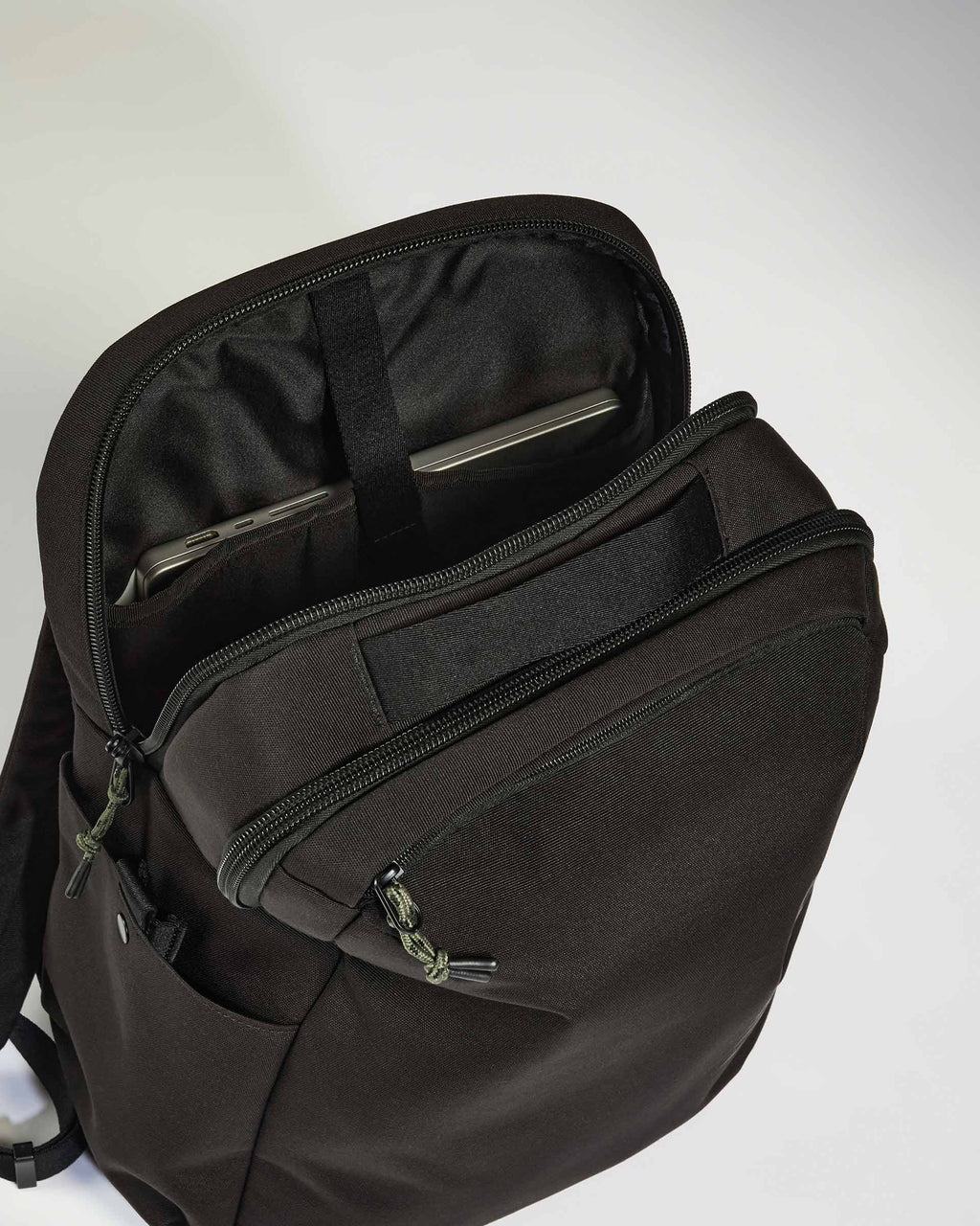 Discovery Light Backpack in Black