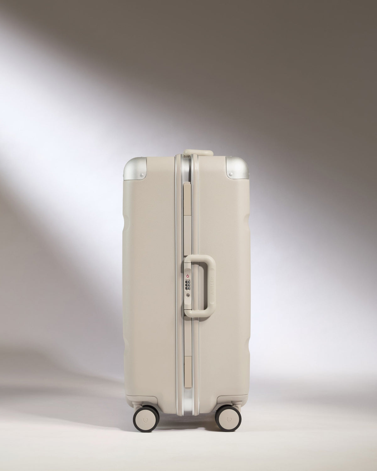 Medium Suitcase in Sandstone - Heritage Stripe