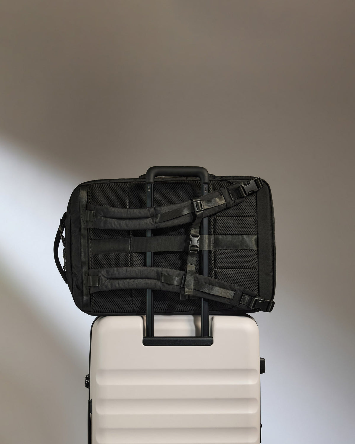 Discovery 45L Backpack in Black