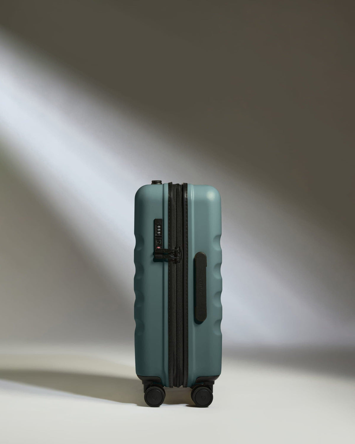 Cabin Suitcase in Glade Blue - Icon Stripe