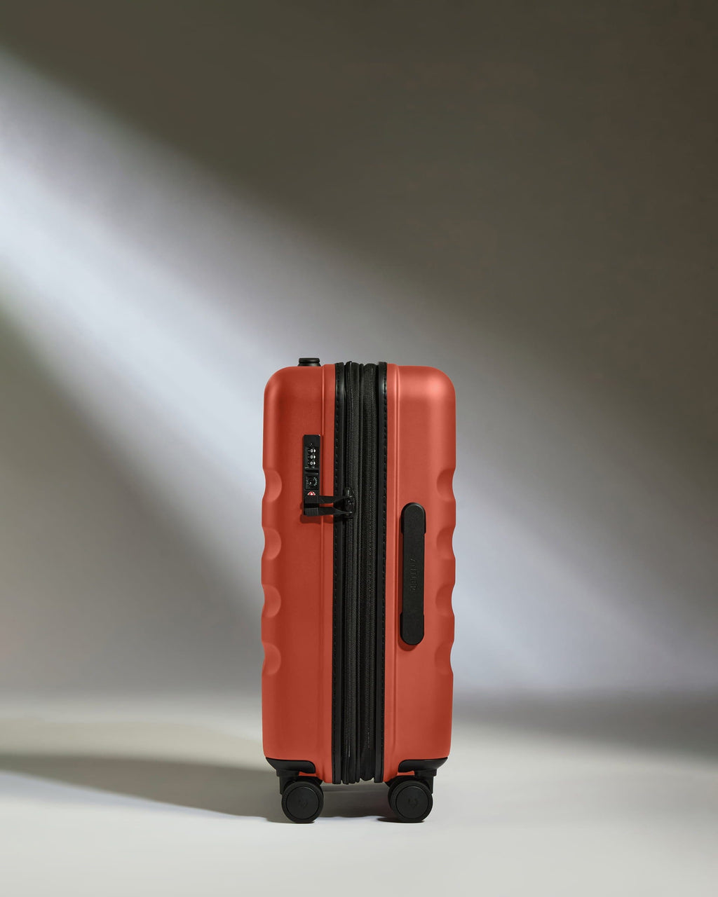 Expandable Cabin Suitcase in Buckthorn Red - Icon Stripe